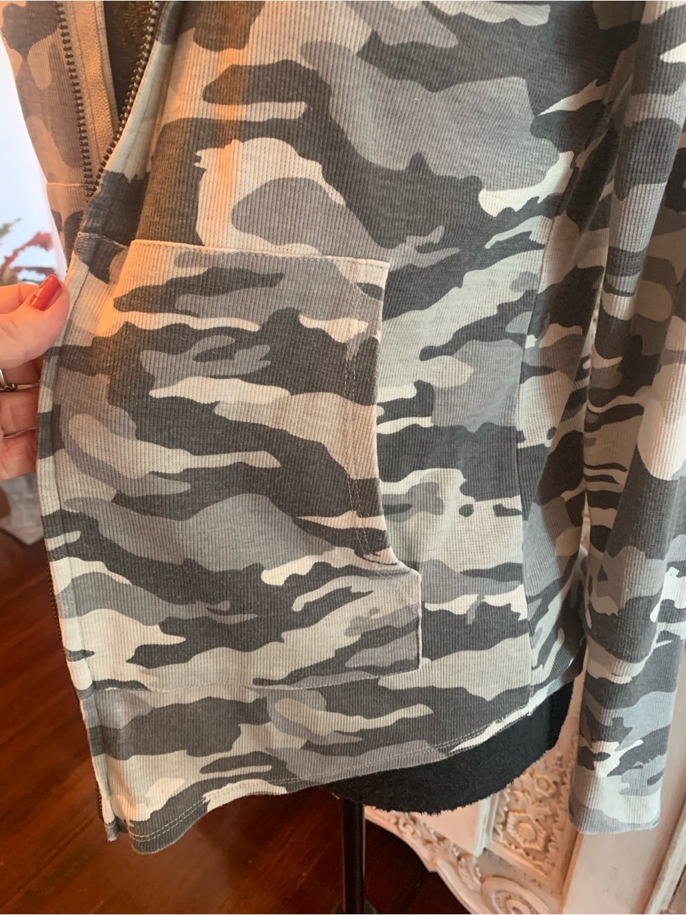 Chaser Women's Gray Camouflage Zip Hoodie Jacket
A1 - Picture 9 of 16